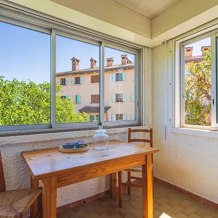 Hébergement de vacances Résidence Les Figuiers Fleurs By Interhome